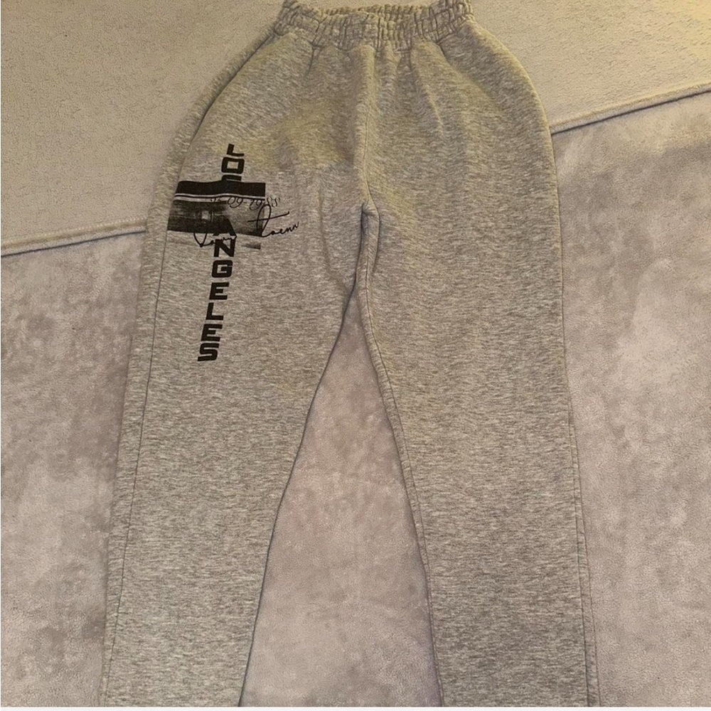 PrettyLittleThing Grey Los Angeles Sweatpants #plt  #grey #sweatpants